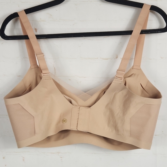 Honeylove Mesh CrossOver V-Neck Wireless Bra in Sand 40 C/D (1X) - Picture 4 of 12